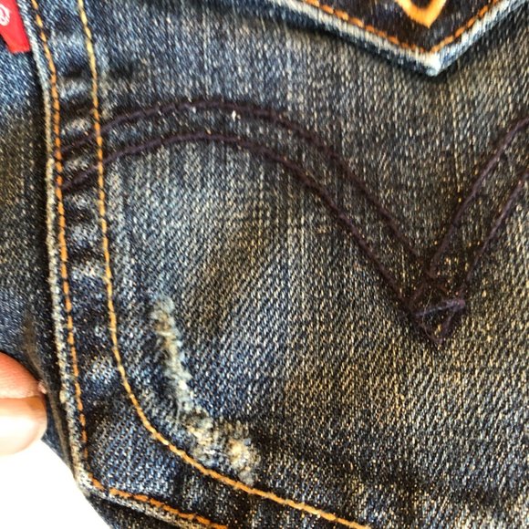 LEVI’s Designed with a laid-back, easy fit midrise. 515 NWT - Picture 10 of 11